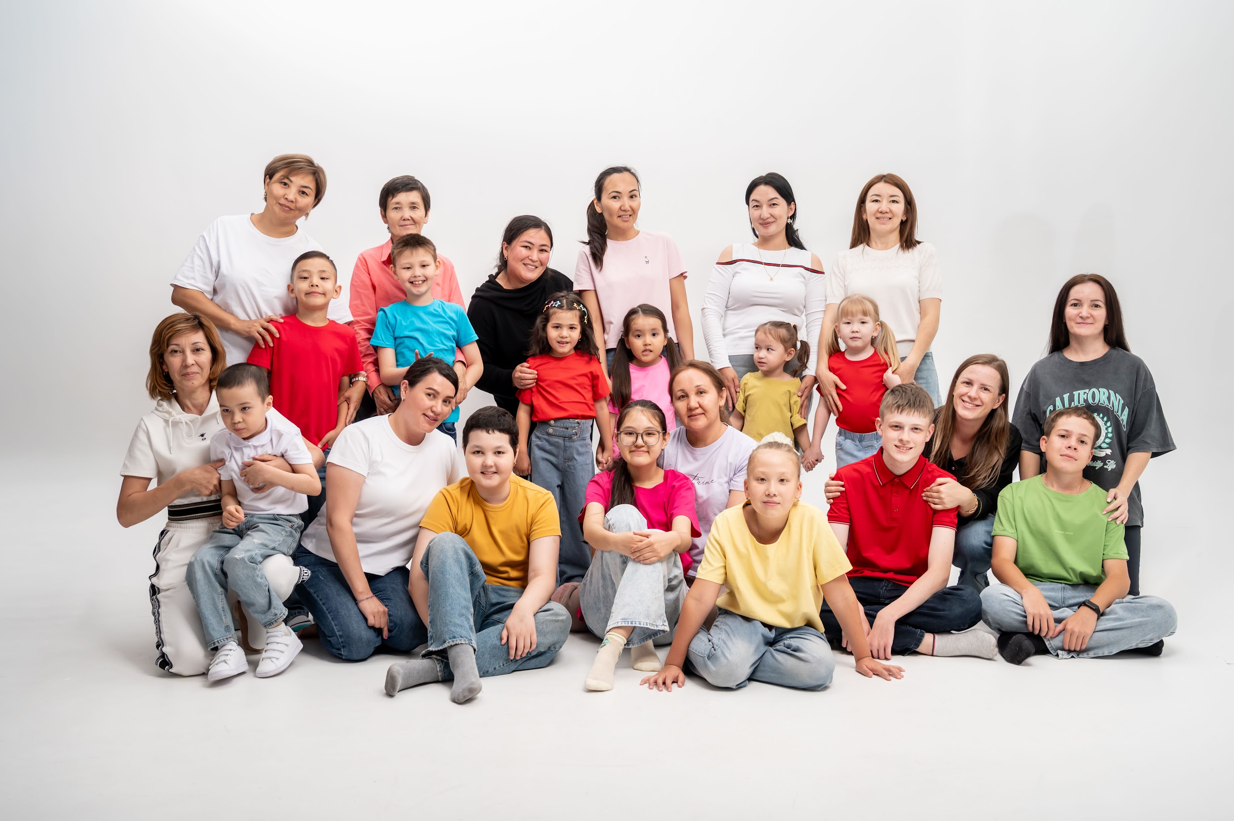 Команда и волонтёры фонда PHOENIX